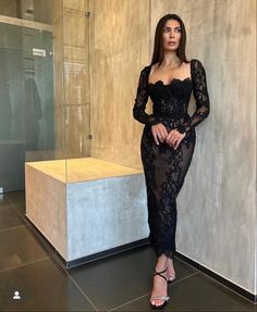 Black Lace Prom Dress, Chique Outfits, Long Sleeve Prom, Outfits Black, Lace Neckline, Black Lace Dress, Prom Dresses Lace