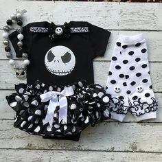 Nightmare Before Christmas Baby, Skellington Costume, Moldes Halloween, Jack Skellington Costume, First Halloween Costumes, Gothic Baby, Halloween Romper, Baby Costumes Girl, 1st Halloween