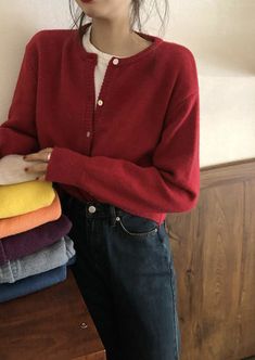 Vintage Relaxed Fit T-shirt For Winter, 90s Inspired Long Sleeve Winter Tops, Relaxed Fit Knit Collared Shirt, Current Styles, Stylish Work Outfits, Back To School Outfits, Outfit Inspo Fall, 가을 패션, Minimalist Outfit