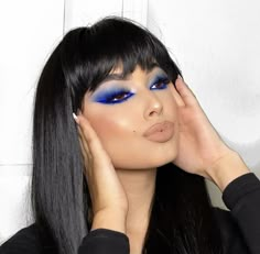 Juvias Culture Palette Looks, Unusual Eye Makeup, Ice Blue Makeup Look, Uk Makeup Looks, Crazy Eyeshadow Looks, Make Up Azul, Glam Makeup Looks Dramatic, Cool Eyeshadow Looks, Blue Glam Makeup