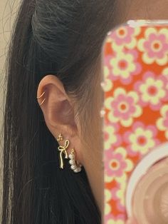 i LOVE playing dressup with my ears! Double Ear Piercings Aesthetic, Lobe Earrings Triple, 4 Hole Ear Piercing, Multiple Earrings Aesthetic, Minimalist Ear Stack, Minimalist Earring Stack, Cool Piercings Ears, 3 Earrings Piercing Ideas, Piercing Ideas Simple