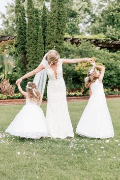 Wedding Photography Must Haves, Best Wedding Pictures Ideas, Bride Pictures Ideas Wedding Day, Wedding Shots Photography Photo Ideas, Must Have Wedding Poses, Just Married Outfit Ideas, Pictures To Take At Your Wedding, Wedding Photos Of Bride, Bride Photo Ideas Wedding Day