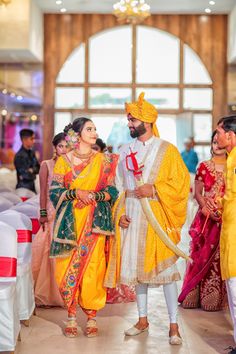 Marathi Weeding Pic, Vidhi Look For Bride And Groom, Yellow Nauvari Saree Brides, Marathi Groom Outfit, Maharashtrian Groom Outfit, Peshwai Look For Wedding Couple, Marathi Bride And Groom Outfits, Groom Engagement Outfit Indian, Marathi Groom