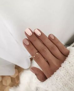 If you want a cute manicure that goes with any outfit there is, neutral nails are where it's at. Today, we're sharing all the cutest designs! Neutral Nail Designs, Natural Looking Nails, Boho Nails, May Nails, Nude Nail Designs, Dots Nails, Facepaint, Manicure Y Pedicure