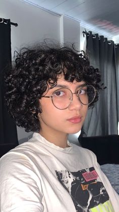 Very Short Curly Hair With Bangs, Naturally Curly Pixie Haircut, Short Curly Haircuts 3b, 3b Short Curly Hair, Curly Hair Cuts 3c, Short 3b Curly Haircuts, Short 3b Curly Hair