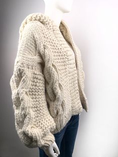 Hand Knit Oversize Woman Hoodie Sweater Chunky Slouchy Cream - Etsy Mexico Cable Sweater Pattern Free, Faceless Character, Winter Board, Woman Hoodie, Pretty Tops, Oversized Sweater Outfit, Yarn Ideas, Cable Knit Sweater Womens, Knit Cardigan Pattern