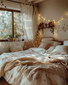 Cozy bedroom Clean But Cozy Bedroom, Cozy Clean Bedroom, Woman Room Ideas, Cozy Room Bedroom, Cozy Small Bedroom, Inspiring Aesthetic, Bedroom Inspiration Cozy, Dream Bedrooms, Cozy Rooms