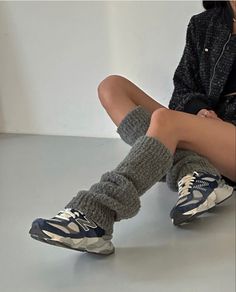 Leg Warmers With Sneakers, Leg Warmers Aesthetic, Siren Fashion, Outfits With Leg Warmers, Sirens Fashion, Leg Warmers Outfit, Sneaker Shop, Spring Trends Outfits, Instagram Painting