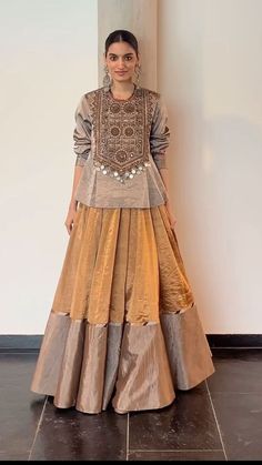 Outfit Blouses For Lehnga, Indian Skirt And Top Outfits, Lehenga With Long Top, Indian Outfits Lehenga, Traditional Indian Dress, Indian Dresses Traditional, E Mc2