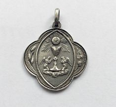 A magnificent vintage Catholic medal, Guardian Angels, French religious holy medal, in good used condition. The reverse is blank and can be engraved if preferred (see photo 2). A fairly rare religious holy medal, in good antique condition, ideal for strength and protection necklace, would make a nice gift for someone special! Material: solid silver, hallmarked Measures: 25 mm (1 inch) in diameter A stunning religious jewelry shop well worth a visit ... https://www.etsy.com/shop/SacredMagic Engraved Coin-shaped Spiritual Jewelry And Charms, Engraved Cross Pendant For Commemoration, Engraved Spiritual Medallion Jewelry, Vintage Miraculous Medal Medallion Jewelry, Vintage Miraculous Medal Medallion, Vintage Miraculous Medal On Round Pendant, Vintage Miraculous Medal Round Pendant, Miraculous Medal Medallion For Commemoration, Catholic Medals