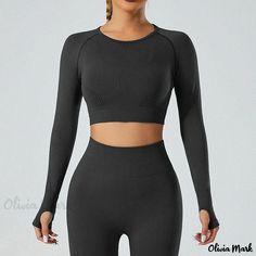 Olivia Mark - Comfortable Workout Outfit for Female Yogis Comfortable Workout Outfits, Purple Bras, Green Bras, Green Trousers, Purple Shorts, Workout Outfit, Running Clothes, Active Wear Outfits, Active Women