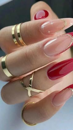 Fake Nails White, Red And Gold Nails, Valentine Nails, Gold Nail, Red Nail Designs, Easy Nails, Round Nails, Xmas Nails, French Tip Nails