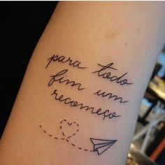 a tattoo with the words para teclos en un recome written on it