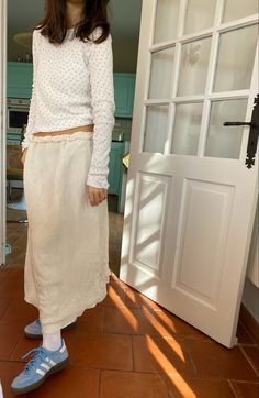 White Shirt And Blue Jeans, Clothing Details, Girls Wardrobe, Cute Casual Outfits, Skirt Outfits, Feminine Style, Shanghai, Pretty Outfits, Work Outfit