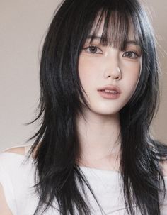 Japanese Haircut Round Faces, Hime Cut Round Face, Japanese Wolf Cut, Medium Length Haircut Asian, New Jeans Hairstyles, Japanese Side Bangs, Japanese Bangs, Thick Hair Bangs, Haircut 2025