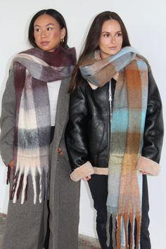 Oversized chunky plaid brown and grey blanket fringe scarf measurements - scarf: 14" x 82.5" Fringe: 7.8" 100% Acrylic Plaid Scarf Outfit, Chunky Scarf Pattern, Blanket Fringe, Scarf Aesthetic, Grey Blanket, Flannel Scarves, Trendy Scarves, Plaid Brown, Big Scarf