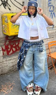 #outfits #fashion Curly Head Outfits, Afrobeats Outfit, 80s 90s Party Outfits, Baggy Feminine Outfits, Outfit Ideas 90s Style, 2000 Fashion Outfits, Clean Girl Instagram, Baggy Jeans Outfit 90s, Streetwear Women Outfits