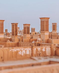 an image of some buildings in the middle of the desert with no people around them