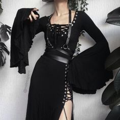 Queen Ii, Goth Gf, Goth Glam, Easy Crochet Stitches, Taylor Momsen, Aesthetic Stuff, Alt Fashion, Instagram Outfits, Halloween Wedding