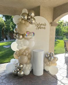 balloons are arranged in the shape of an arch for a balloon display at a wedding