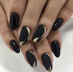 Black Nails With Gold Lines, Elegant Black And Gold Nails, Black Gold Nails Short, Black And Gold Gel Nails, Black And Gold Nail Art, Saints Nails, Black Nails With Gold, Gold Nail Art Designs, Golden Nails Designs