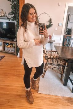 Trudnice Moda, Thanksgiving Outfit Pregnant Women, Cute And Comfy Pregnant Outfits, Sweater Outfits Pregnant, Maternity Dress And Sweater Outfit, Maternity Outfits Thanksgiving, Fall Outfits Women Maternity, Cold Winter Maternity Outfits