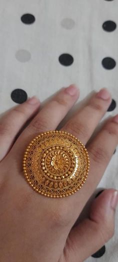 Big Gold Rings For Women Indian, Gold Big Ring Design For Women, Anguthi Design Gold, Antique Gold Rings For Women, Bridal Rings Indian Gold, Big Rings Indian Gold, Gold Bangles Design Modern, Modern Mangalsutra Designs Gold, Aesthetic Engagement Ring