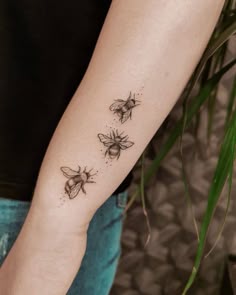 Bees Tattoo, Bee Tattoo Meaning, Queen Bee Tattoo, Small Bee Tattoo, Bee Tattoos, Honey Bee Tattoo, Honeycomb Tattoo, Bumble Bee Tattoo, Autumn Tattoo