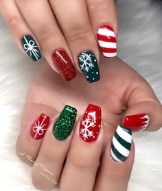 Gelmoment Christmas Nails, Christmas Nail Trends 2023, Christmas Gel Polish Nails, Holiday Nails For Kids, Christmas Toe Designs, Thanks Giving Nail Art, Christmas Nails Nail Art, Cute Gel X Nails, Christmas Nails Ideas Holiday