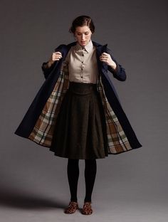 I want to take this outfit and put a Hufflepuff spin on it :) Winter Workwear, Lingerie Vintage, Dark Academia Fashion, Skandinavian Fashion, Academia Fashion, Mode Casual, A Skirt, Mode Inspo