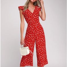 Lulus Floreal Love Red Floral Print Ruffled Culotte Jumpsuit Lulus Size Xs New Without Tags Fit: This Garment Fits True To Size. Bust: Great For Any Cup Size. Waist: Fitted - Very Fitted At Natural Waist. Hip: Loosely Fitted. #Floral #Jumpsuit #Lovered #Flowers A Trendy Jumpsuit, Rompers Dressy, Culotte Pants, Culotte Jumpsuit, Red Floral Print, Backless Jumpsuit, Red Jumpsuit, Cute Rompers, Hottest Fashion Trends