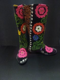 Suzani Leather Women Boots, Casual Footwear, Bohemian Shoes, Country Style Booties, Floral Pattern Flats, Knee Size, Embroidered Shoes by BeMyBoots on Etsy Bohemian Shoes, Festival Boots, Riding Boots Fashion, Pointy Toe Boots, Embroidered Boots, Custom Boots, Casual Footwear, Embroidered Shoes, Boots Casual