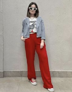 Pretty Outfits Ideas, Cute Valentines Outfits For Women, Cute Valentines Outfits, Valentines Outfits For Women, Outfit Pantalon Rojo, Valentine Outfits For Women, Valentines Day Outfits, Looks Adidas, Creative Outfits