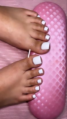 Nut White Toes, White Toes Black Women, White Toes And Nails, Drippy Nails, White Pedicure, Pretty Toe Nails