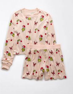 AE Grinch Candy Cane Plush PJ Set Cute Matching Christmas Pjs Friends, American Eagle Pajamas, Cute Pjs Christmas, Christmas Pjs Pants, Women’s Christmas Pajamas, Preppy Christmas Pajamas, Pajama Day At Work, Christmas Pjs Aesthetic, Grinch Pjs