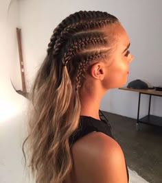 insta: @tatiigardner ☼ Plated Braids, Tomorrowland Festival, Girls Braids, Festival Hair, Penteado Cabelo Curto, Trending Hairstyles, Long Braids, Box Braids Hairstyles