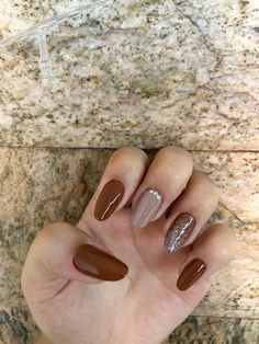 esmaltação marrom e nude com strass ✨ Golden Nail Art, Golden Nails, Leopard Print Nails, Beige Nails, Nail Extensions, Nail Decorations