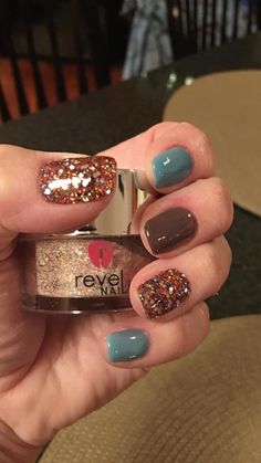 Gel Nails Ideas For September, Floral Dip Powder Nails, Glitter Shellac Nails Short, Sns Nail Ideas Fall, Fall Nails Gel Polish, Fall Revel Nails, Dip Powder Nail Design Ideas Fall, Short Nail Designs With Glitter, Revel Fall Nail Ideas