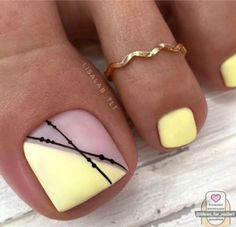 Bright Green Pedicure, Yellow Toe Nail Designs, Trendy Toe Nails, Simple Toe Nail Designs, Summer Pedicure Designs, Toe Nail Designs For Summer, Toes Nail Art, Toe Nails Designs