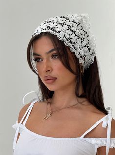 Aesthetic Headband, Festival Romper, Hair Bandana, Scarf Summer, Bachelorette Outfits, Lace Bandeau, White Scarves, Festival Hair, Bandana Hairstyles