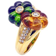 Very attractive "Toi et Moi" ring. A citrine and a chrome diopside carved each into a flower with a diamond in their center are gracefully interwoven. Hight quality work, lively gemstones, the whole ring is exquisite! Diamonds: 0,31 carats, F-G, VVS Carved Gemstones, Plant Rings, Diamond Flower Ring, Gold Flower Ring, Golden South Sea Pearls, Costume Jewelry Rings, Engagement Ring Cuts, Diamond Flower, Blue Zircon