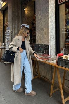 How To Style Uggs, London Outfit, Uggs Outfit, Italy Outfits