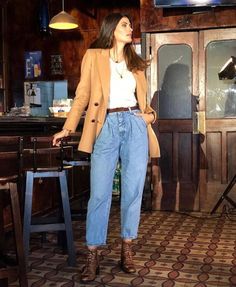 Slouchy Jeans Outfit, Look 80s, Look Office, Slouchy Jeans, Elegant Outfit Classy, Look Retro, Waist Jeans