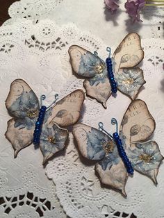 Denim Blues Paper Butterflies ares the most beautiful blue Dahlias on the wings with Gold and Diamond Stickles to make them shine. Glass beaded bodies and Wire antenna top them off. *ITEM #186CRI  *PACK OF 3 -  *Handmade item *Wing Span 2" and 1.75" wide *Craft type: Scrapbooking, Miniatures, Floral Arrangements, Party & gifting, Hair ornaments, Home Décor and Mixed Media *Made to order **BEAD COLOR AND TINY EMBELLISHMENTS MAY VARY DEPENDING ON AVAILABILITY  Returns & exchanges No refunds or ret Mini Albümler, Butterfly Embellishment, Paper Butterflies, Butterfly Crafts, Mini Scrapbook Albums, Butterfly Cards, Scrapbooking Embellishments, Butterfly Art, Hair Ornaments