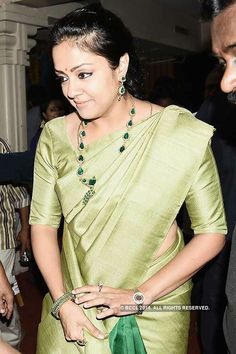 Jyothika arrives for the wedding reception of Amresh and Keerthi held at Raja Mutthaiah hall in Chennai - Photogallery Style With Jewelry, Saree Jacket Designs, Saree Jackets, Pattu Saree Blouse Designs, Saree Models, Great Fashion, Saree Trends, Dark Wear