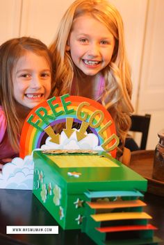 🍀 Easy Leprechaun Trap 🍀 | The Every Things Mrs Mumaw : Fort Wayne Lifestyle, Travel & Mommy Blogger St Patrick Day Activities, St Patrick's Day Crafts, St Patrick’s Day, Toddler Crafts