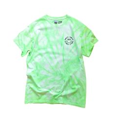 🛒Super soft, light weight, and a great design! This unisex shirt is everything you are looking for in an oversized tshirt! The smile face tie dye tshirt is perfect for any occasion or just to wear around town. The bright neon green colors of this shirt will make everyone smile. 📦 FREE SHIPPING on orders $35 or more to US shoppers 👕Brand = Gildan 🧵Fabric = 100% Cotton ✂️Design = Black heat-applied vinyl 🎨Color = White base with Neon Green Tie-Dye (Colors will vary from computer to computer a Green Fun T-shirt With Screen Print, Fun Green T-shirt With Screen Print, Tie Dye Crew Neck Top For Streetwear, Tie Dye Cotton T-shirt For Streetwear, Relaxed Fit Tie Dye T-shirt With Sublimation Print, Soft-washed Tie Dye Tops For Streetwear, Summer Tie Dye T-shirt With Funny Print, Acid Wash Crew Neck T-shirt With Screen Print, Green Soft-washed T-shirt For Streetwear