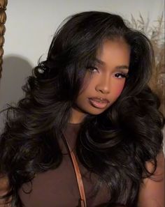 Hair Flipped To One Side, Blown Out Black Hair, Blow Out Curls Black Woman, Big Wavy Hair Black Women, Wig Blowout Curls, Black With Light Brown Highlights, Cute Feminine Hairstyles, Layered Blowout Black Women, Curly Blowout Black Women