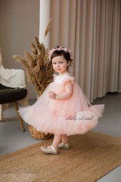 This Tutu Short Puffy Birthday Outfit is the perfect choice for your little one's special day! This outfit is designed with a shorter length tutu skirt that is both cute and comfortable for your toddler. A fancy infant dress that is perfect for special occasions, such as a birthday party or a photoshoot.  Your little girl will feel like a princess in this lovely toddler princess baby girl dress. Features: - short above the knee length; - puffy ruffled tulle skirt   - short puffy tulle sleeve - s Outfit Photoshoot, Baby Birthday Dress, Dress Fancy, Tulle Sleeves, Princess Baby, Skirt Short, Baby Princess, Fancy Hairstyles