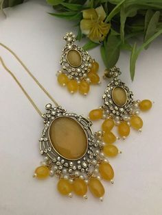 Very Gorgeous and elegant Cz stone Necklace with Matching  Earrings Versatile. Can be  paired with number of outfits. Perfect to wear at weddings occasions. Highest quality and craftsmanship Please let me know if you have any questions Punjabi Jewelry, Cz Stone Necklace, Earrings Kundan, Jewelry Pakistani, Kundan Jewelry, Necklace Indian, Inspired Necklace, Pakistani Jewelry, Kundan Jewellery